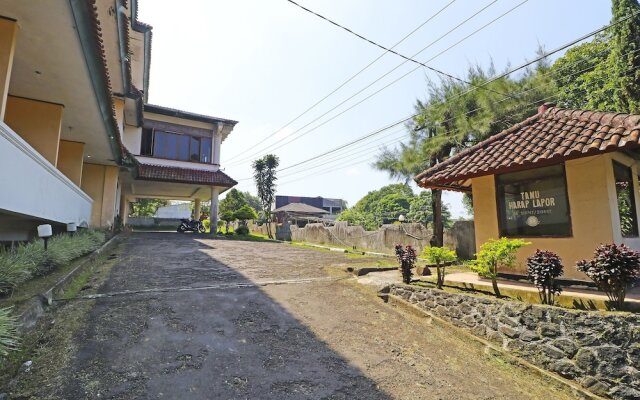 Super OYO 90382 Hotel Sarah Sukabumi