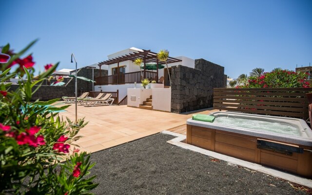 Luxury Villa With Private Heated Pool 15