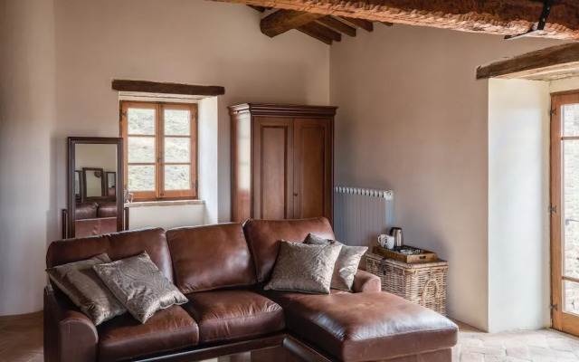 Umbrian Villa Retreat in Pietralunga With a Pool