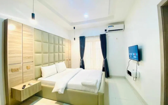3 bedrooms luxury apartments with pool lekki phase 1