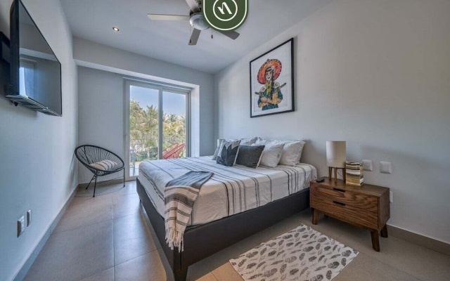2BR Condo With Rooftop Pool - 2 Min Walk to Beach