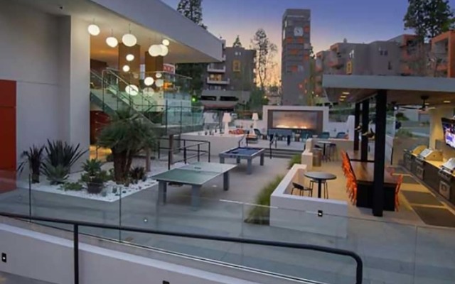Studio City Universal Apartments