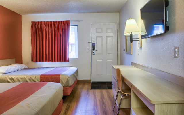 Motel 6 Seattle, WA - South