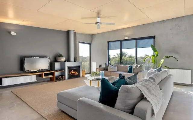 Luxury Portsea Sanctuary Gas Heat Pool Gardens