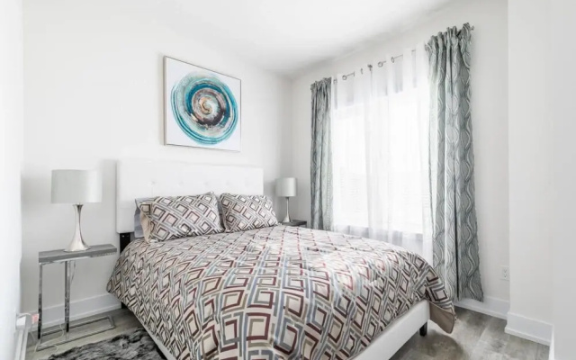 4BR 3BA Townhouse on Lake Ontario Free Parking Gym 3