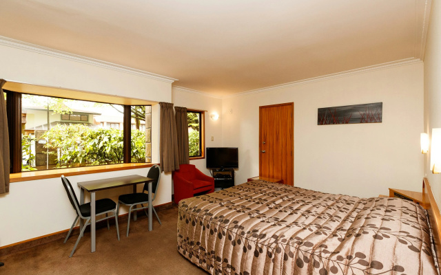 Fitzherbert Castle Motel – Guest Rooms – Palmerston North