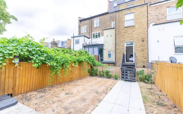 Gorgeous, Newly Renovated 1 Bedroom in Balham With Garden