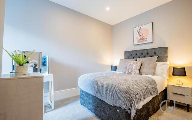 Worcester 1 Bed Apartment With Private Entrance