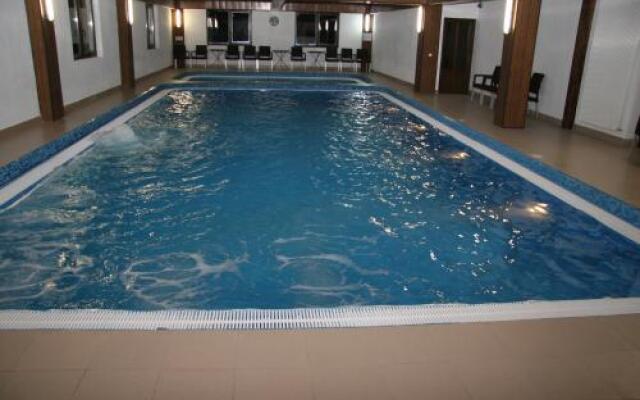 Hotel Maryo Ema
