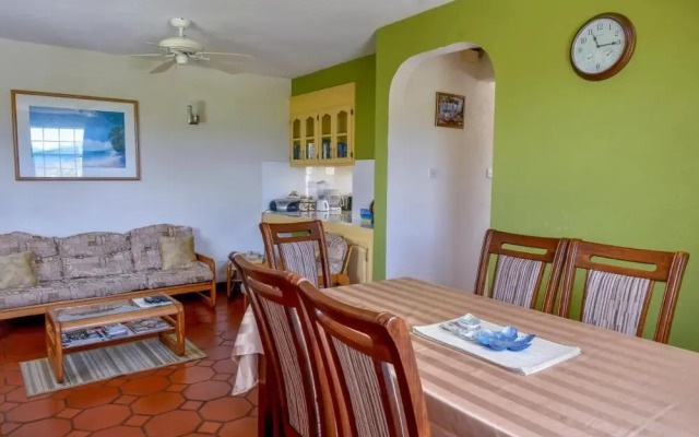 Two Bedroom Apartment With Pool Located Near the Beach and Kensington Oval