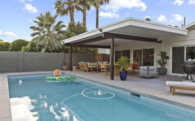 Bichitos Playground Heated with pool