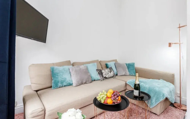 Dashing Duplex Bond Apartment WOOD