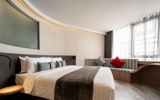 Seekers Finders Rama IV Hotel, SureStay Collection by BW