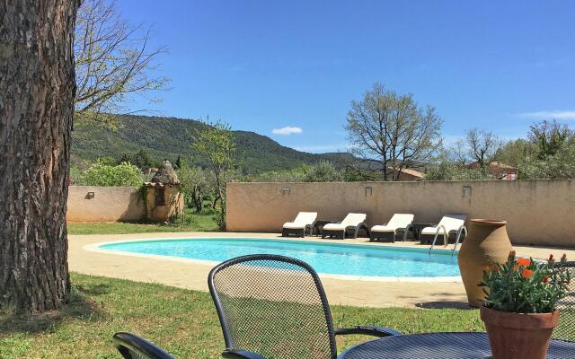 Very attractive detached villa with its own swimming pool