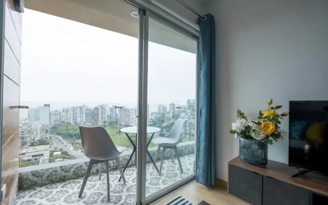 Classy 1 BR Barranco Apartment High Floor