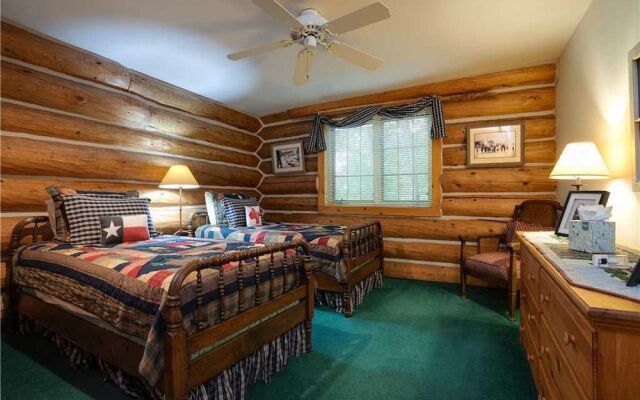 Links and Logs Chalet