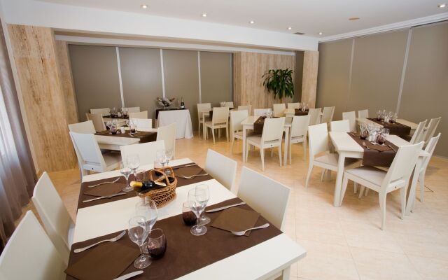 Hotel Jeni & Restaurant