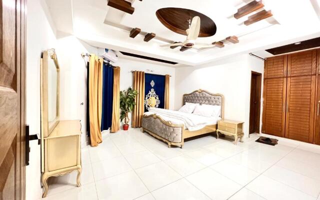 LUXURY EXECUTIVE 2Bedroom Apartment Convenient and NICE LOCATION