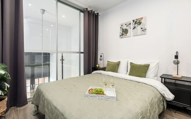 Lumina luxury 2-level apart with parking