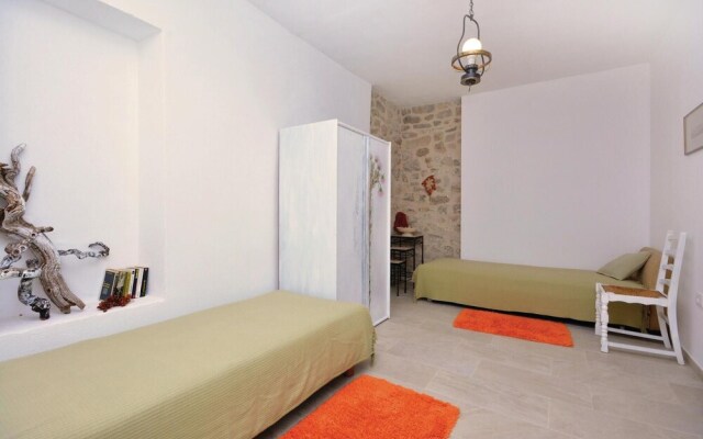 Nice Home in Podstrana with Hot Tub, WiFi & 4 Bedrooms