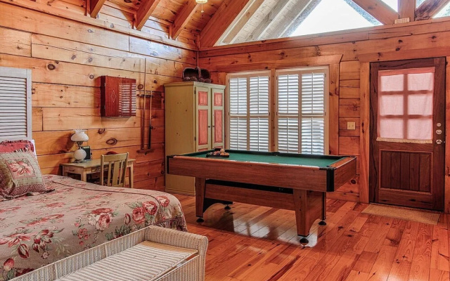 Adorable Shut'er Inn 1 Bedroom Cabin