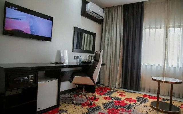 Green Point Hotel