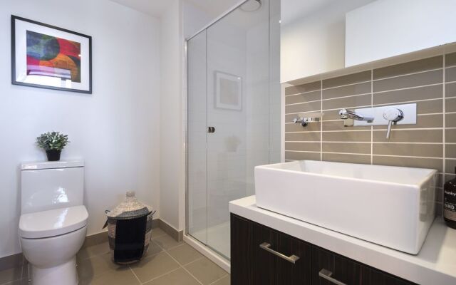 Modern 3 Bdr Apt Sutherland St