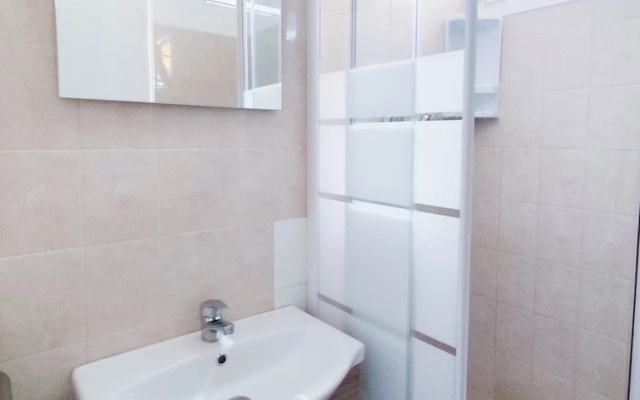 Comfy Apartment With Pool Access