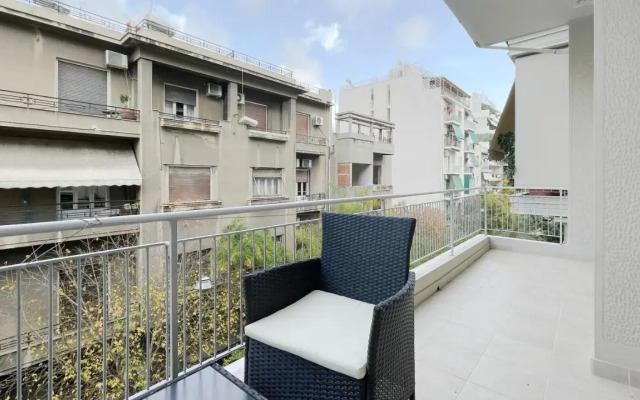 Kodrigktonos Central 77sqm apt in Viktoria