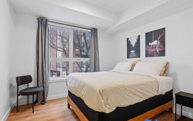 Luxurious Large 3 Bedroom Loft Saskatchewan Drive