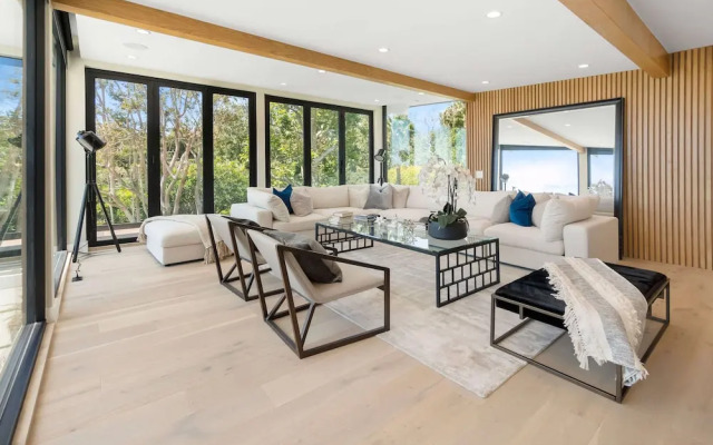 Sea Vista - Central Malibu Villa w/ Pool, Spa, & Ocean Views