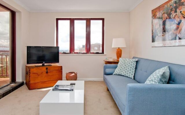Expansive Views From Sydney 1 Bedroom Apartment
