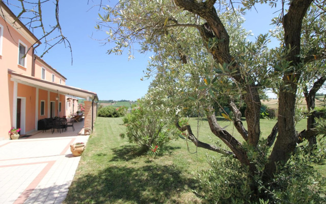 Villa Diana, Marche - intera struttura con piscina