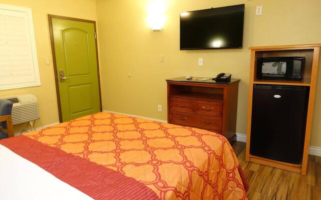 Tropic Lodge