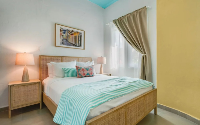 Stylish Apartment Includes Pool Parking in Condado