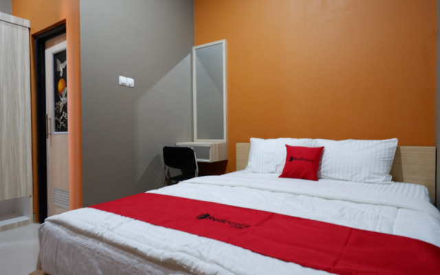 RedDoorz Syariah near Stasiun Tegal