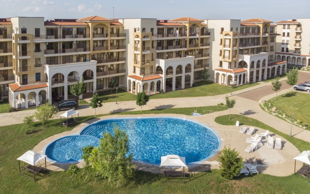 Lighthouse Luxe Estate Apart & Villas