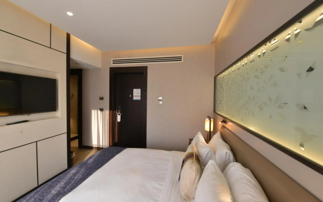 Waxwing Hotel