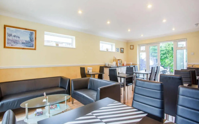 Flexistay Ambers Gatwick Aparthotel