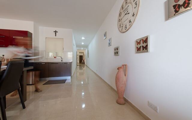 Luxury Apartment near Sea