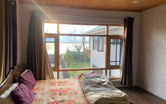 Room-sunset View Over Dal Lake 4