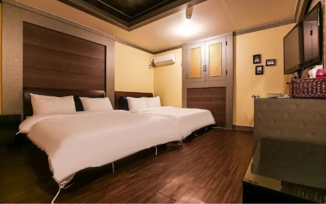 Hera Motel