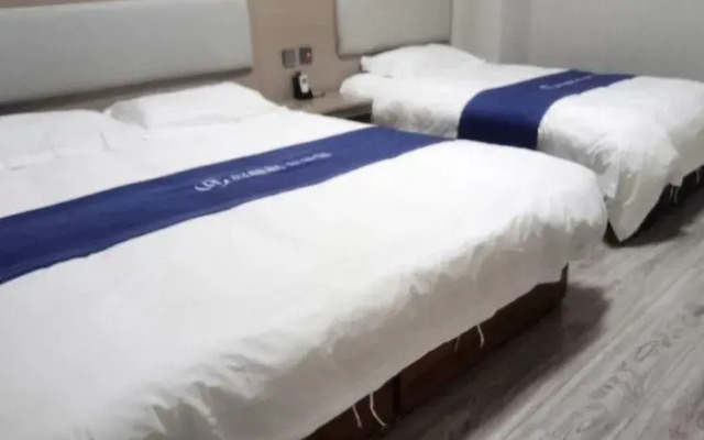 Xianghe Huaxuan Hotel (Zhongyi Furniture City Shop)