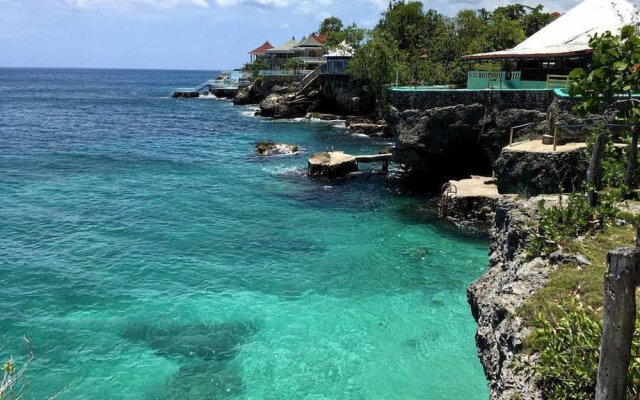 Dela de-Rose Guest House negril Jamaica