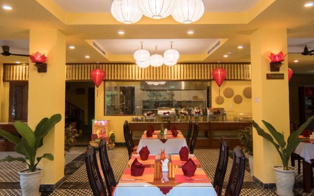 Vinh Hung Old Town Hotel