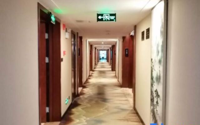 Urba Hotel (Yichun Wanda High Speed Railway Station)