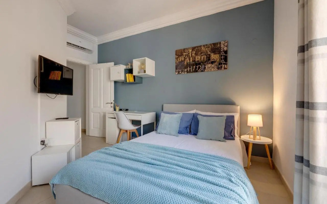 Seaside Bliss - 3BR Holiday Apartment Sliema