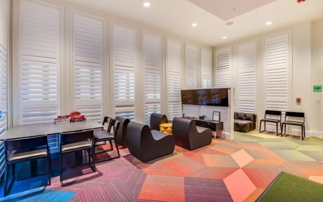 Phenomenal 8B 1810s Villa with Pool, Spa & Movie Theater