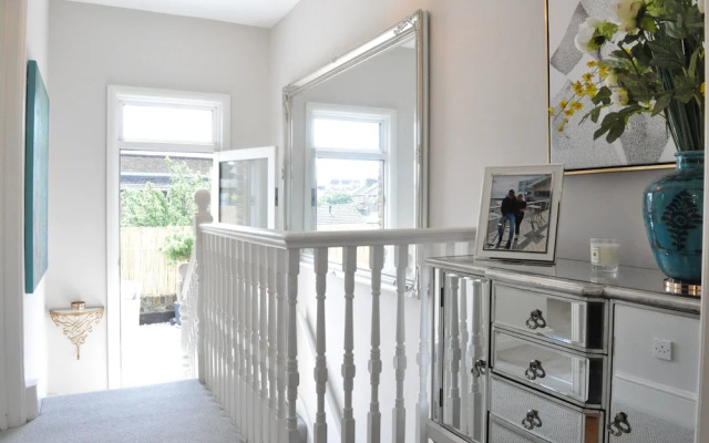 Stunning Flat in Clapham Junction With Large Terrace