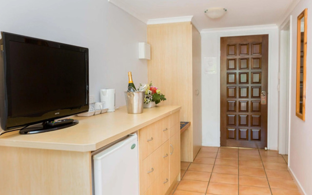 Turtle Cove Beach Resort - Adults Only